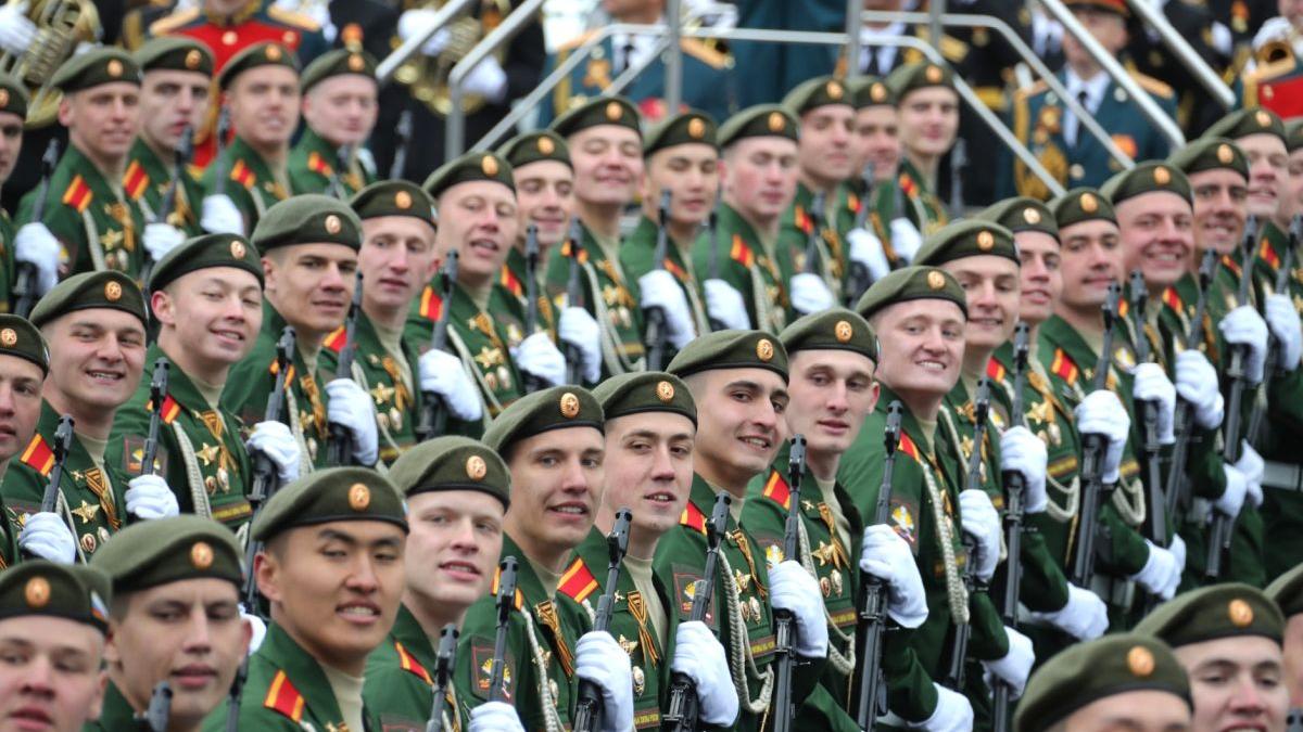 Putin momește cu bani mii de voluntari pentru a-și reface armata în Ucraina