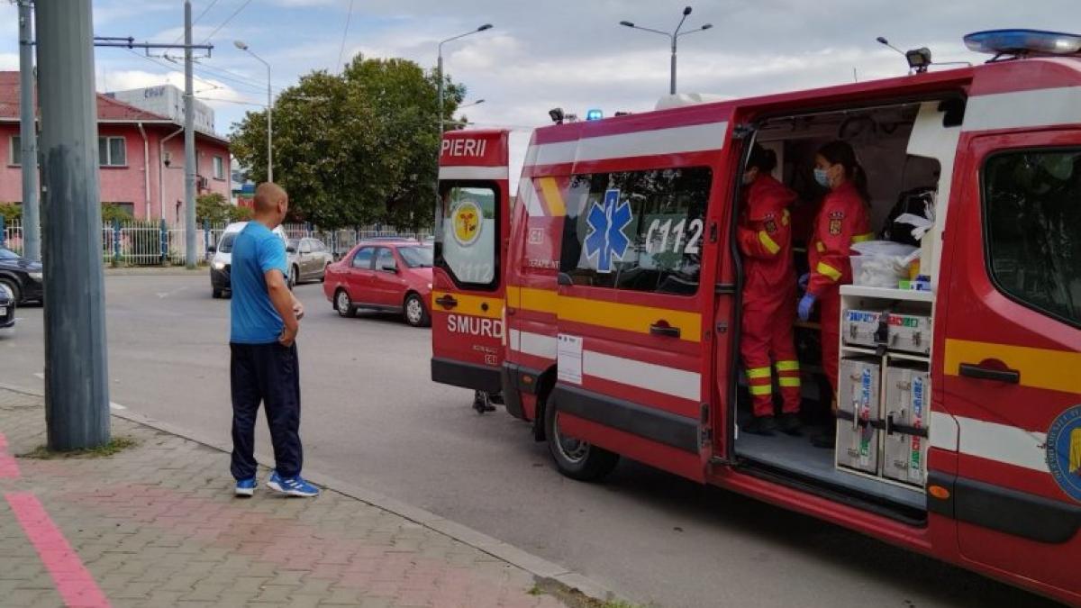 Accident la Vaslui. O fetiță de 11 ani a fost lovită de o mașină de poliție pe trecerea de pietoni