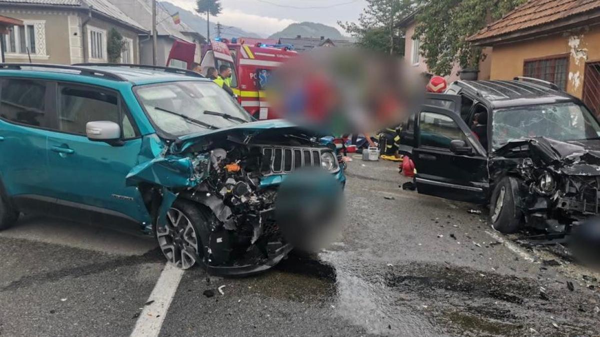 Accident grav în Bistrița-Năsăud. Nouă persoane au fost rănite, 7 fiind copii cu vârste între 11 și 13 ani. Unul dintre șoferi, beat