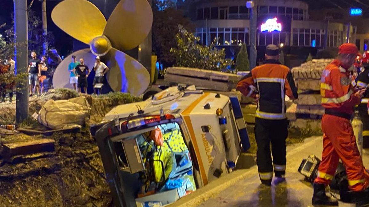 accident grav o ambulanta a cazut intr un sant la constanta patru victime