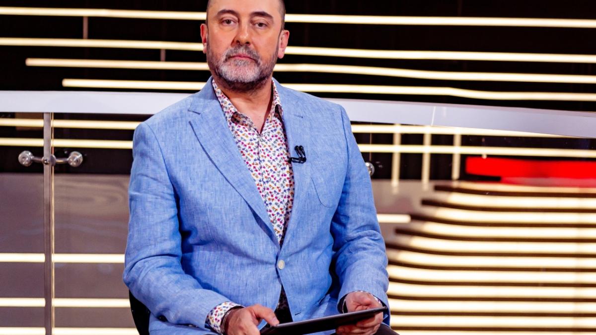 Maeştri ai dialogului jurnalistic, gazde în noul sezon „Dincolo de alb şi negru”
