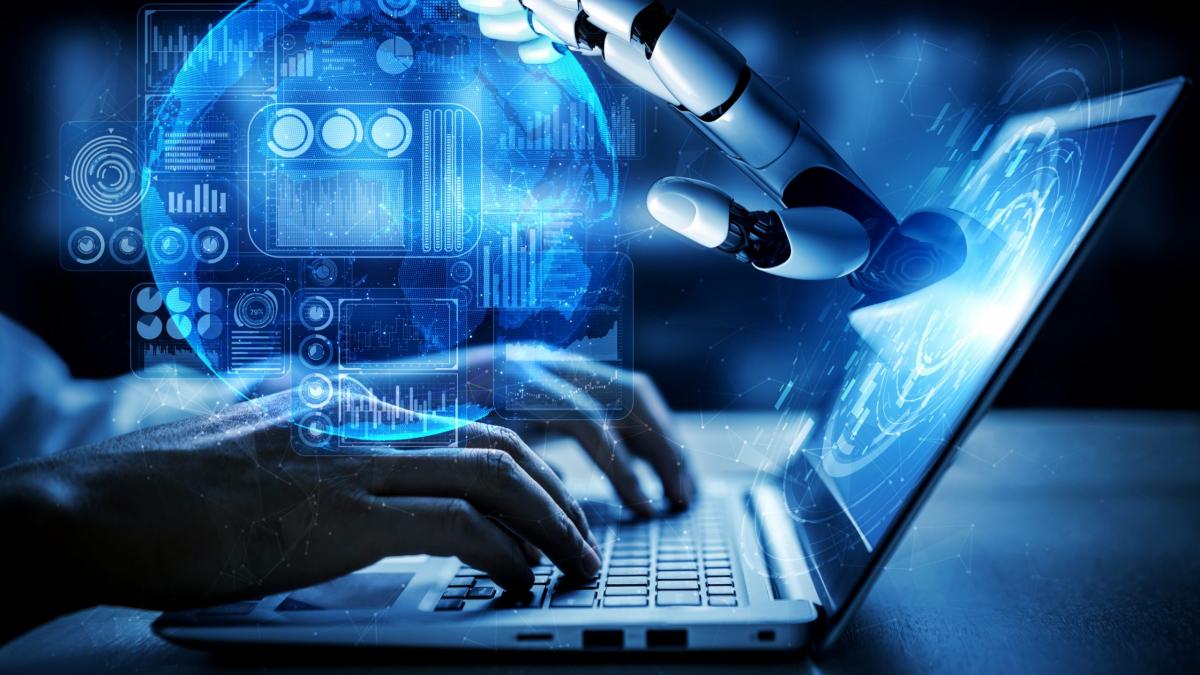 Roboții japonezi merg la școala umorului pentru a reuși să interacționeze mai bine cu oamenii