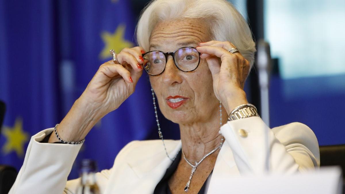 Lagarde îndeamnă statele UE să adopte doar măsuri de asistenţă &quot;temporare&quot;, în contextul inflaţiei