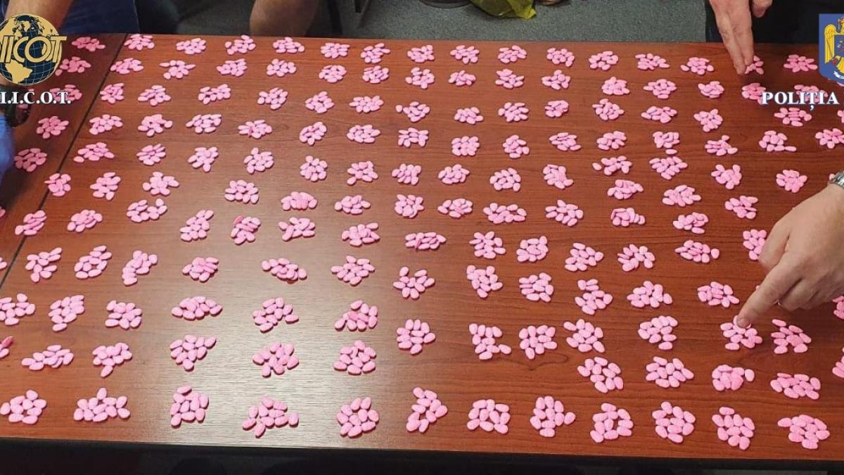 250 de pastile de ecstasy, cumpărate cu criptomonede pe dark-web