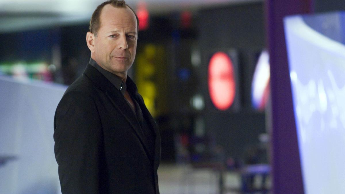 Celebrul Bruce Willis, din nou pe ecran. Actorul, bolnav de afazie, revine cu ajutorul tehnologiei Deepfake.