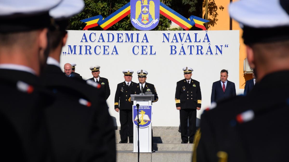 Laughter Association Uluru Academia Navală “Mircea cel Bătrân”. Viitorii marinari au participat la  deschiderea noului an universitar