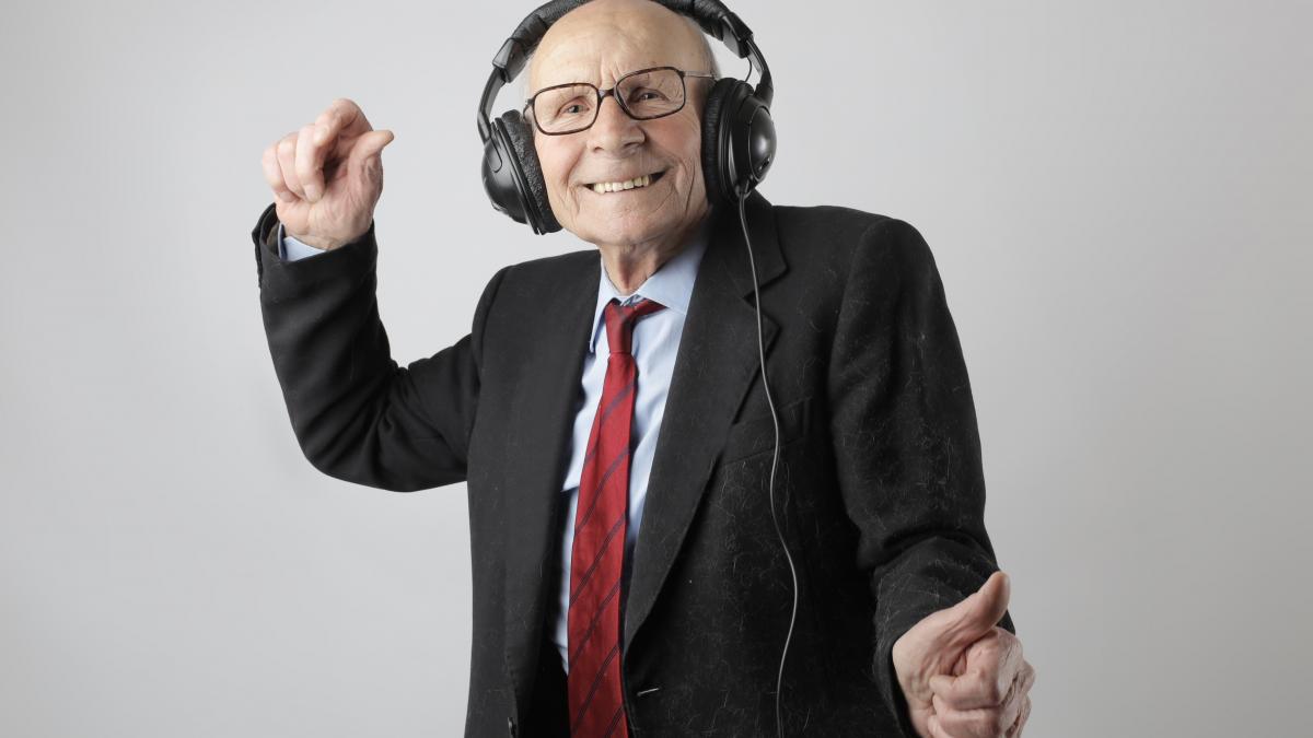 Muzica vindecă și trupul, și sufletul. Prof. Vlad Ciurea:"Muzica deschide foarte mulţi centri nervoşi. Se produce un fenomen de fericire. Muzica face această ridicare a funcţiilor cerebrale”