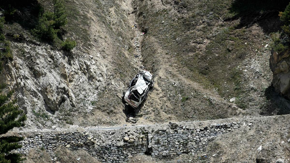 India: 25 de morți și numeroși răniți, după ce un autobuz care transporta nuntași a căzut într-o prăpastie