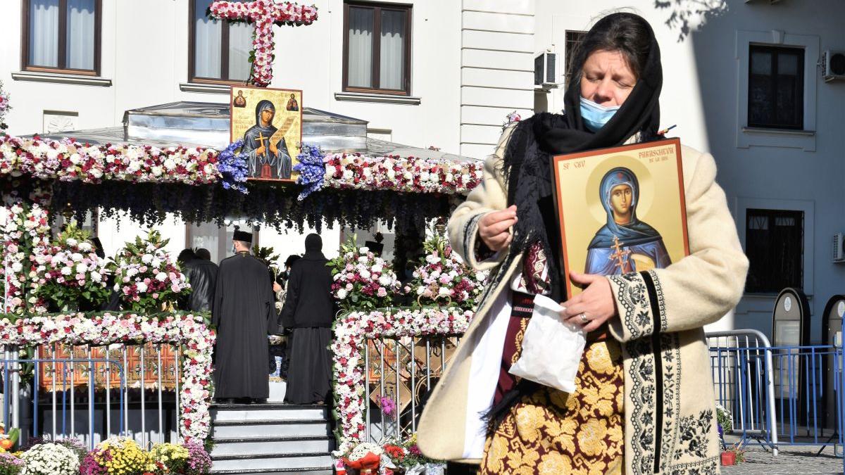 Aproape 50.000 de pelerini s-au închinat la racla Sfintei Cuvioase Parascheva 