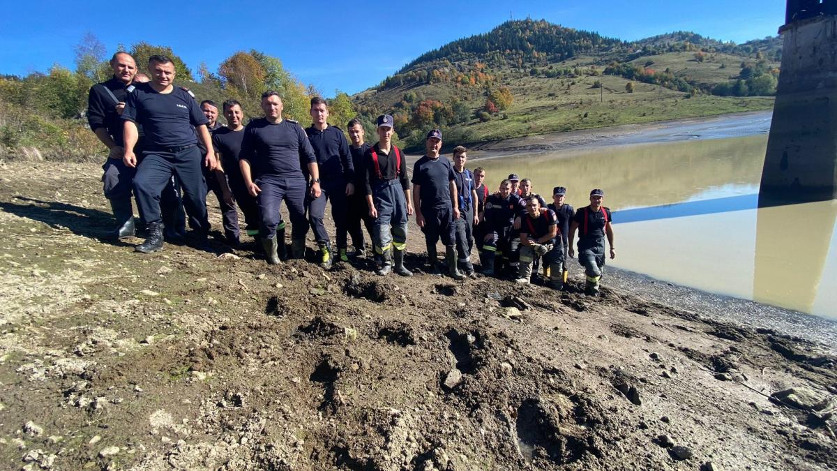 ISU Alba: Apa din Tăul Mare de la Roșia Montană a scăzut cu peste 5 metri. Localnicii s-au întors la casele lor