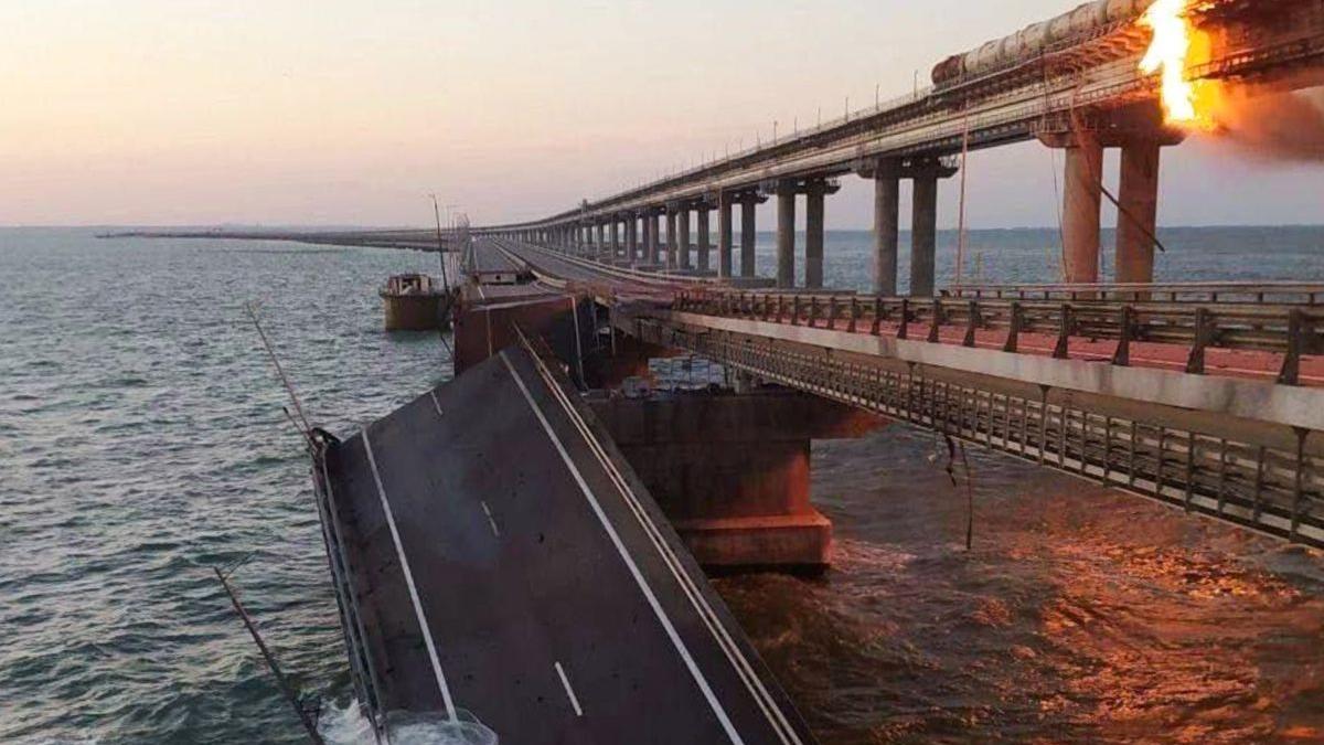 Bulgarii susțin că autocamionul care a explodat pe podul din Crimeea nu a trecut prin Bulgaria