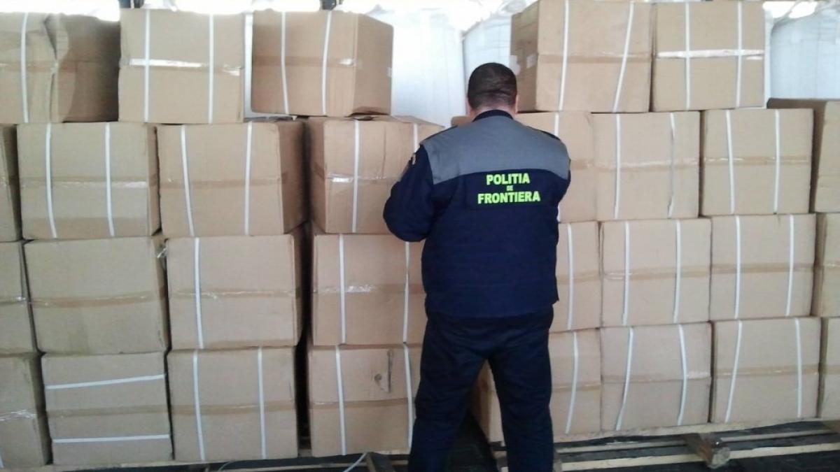 Contrabandă cu țesături în Portul Constanța. Produsele valorează peste un milion de lei