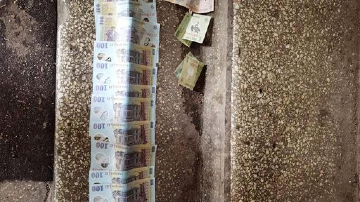 Metoda îmbrățișării. Cum a furat o femeie în câteva secunde un portofel cu 5.500 de lei