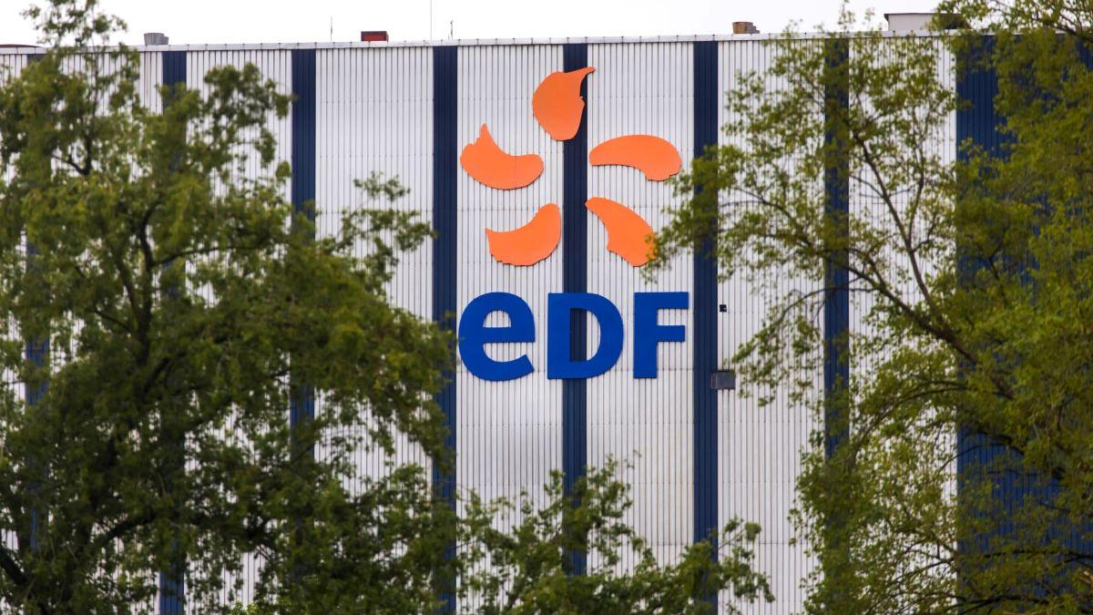 EDF anunță că o treime din centralele nucleare franceze sunt afectate de greve