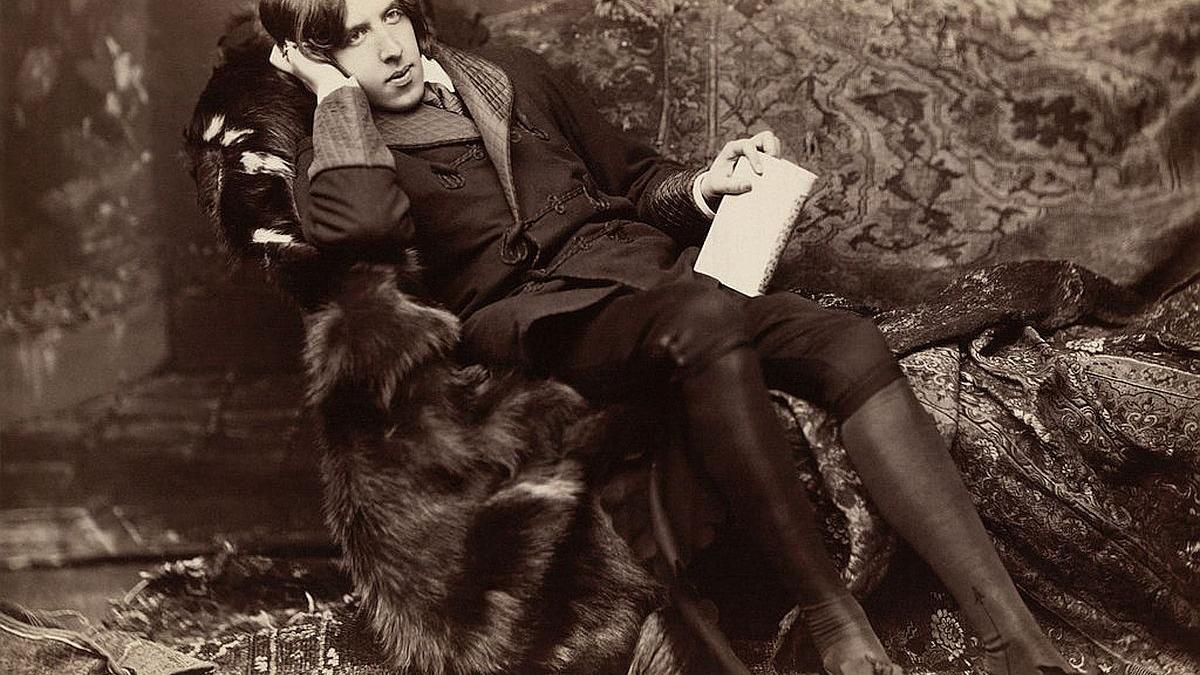 Oscar Wilde, un veritabil dandy întors pe dos