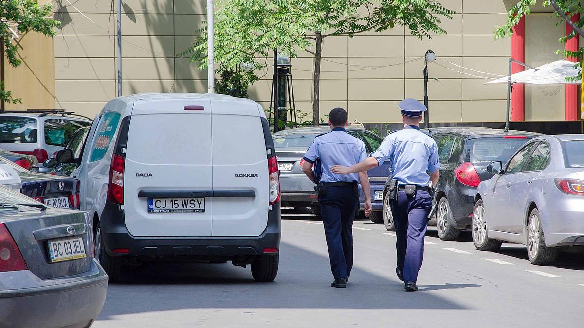Polițiștii proaspăt încadrați în sistem nu mai pot pleca pe alte posturi mai bune, decât după un stagiu de cinci ani