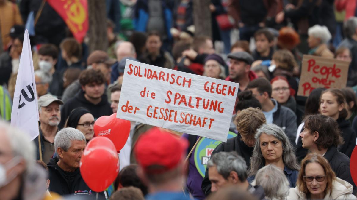 zeci de mii de persoane protesteaza in germania impotriva pretului la energie