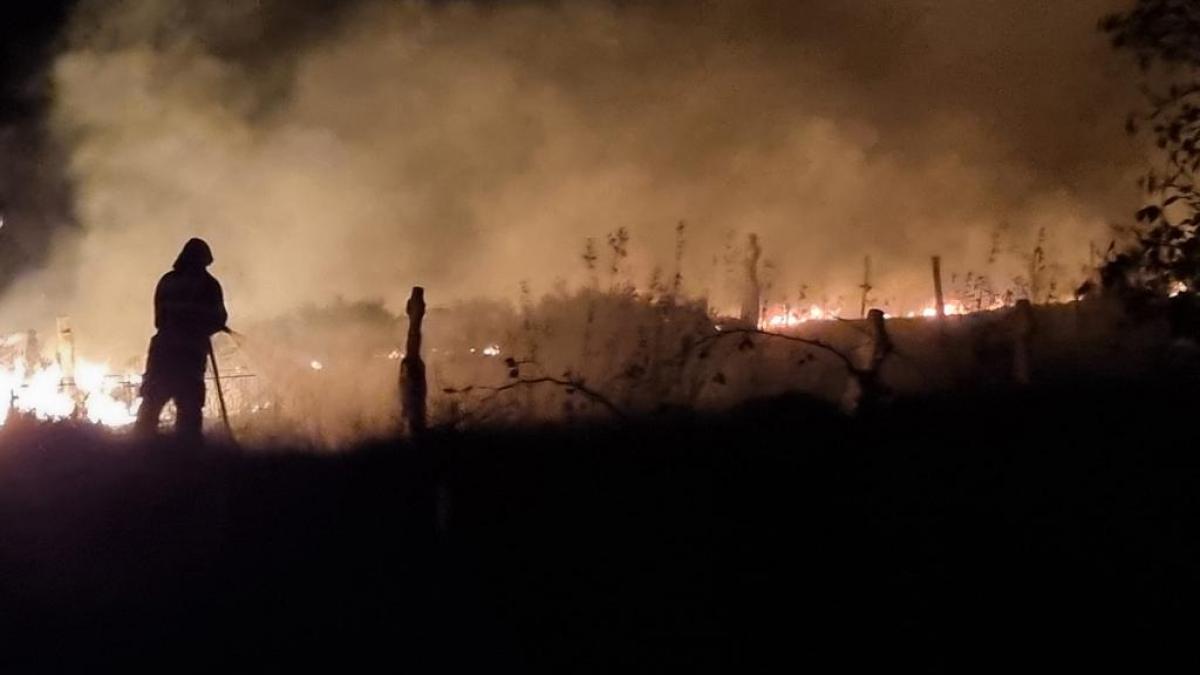 morminte in flacari incendiu in cimitirul din localitatea slava rusa judetul tulcea