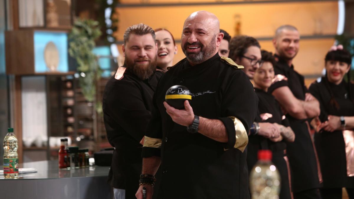 Patru concurenți din bootcamp sunt chemați în competiție!  Chef Cătălin Scărlătescu folosește amuleta care îi oferă acest avantaj