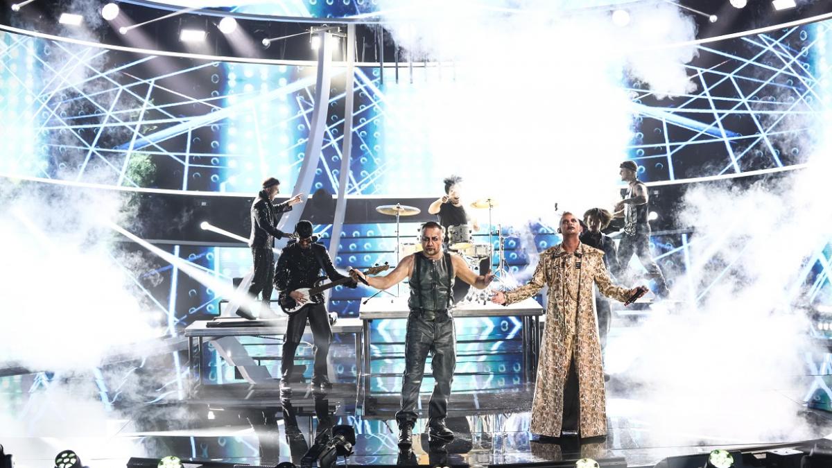 Emi şi Cuza, transformare uluitoare la Te cunosc de undeva! Pentru prima oară în 18 sezoane, trupa Rammstein pe scena transforming show-ului
