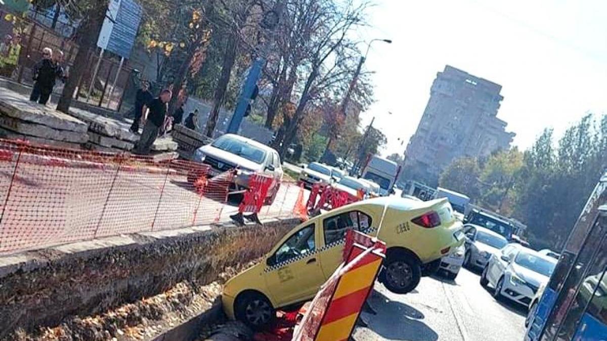 Imaginea zilei! Cum a aterizat un taxi în craterele din Constanța?