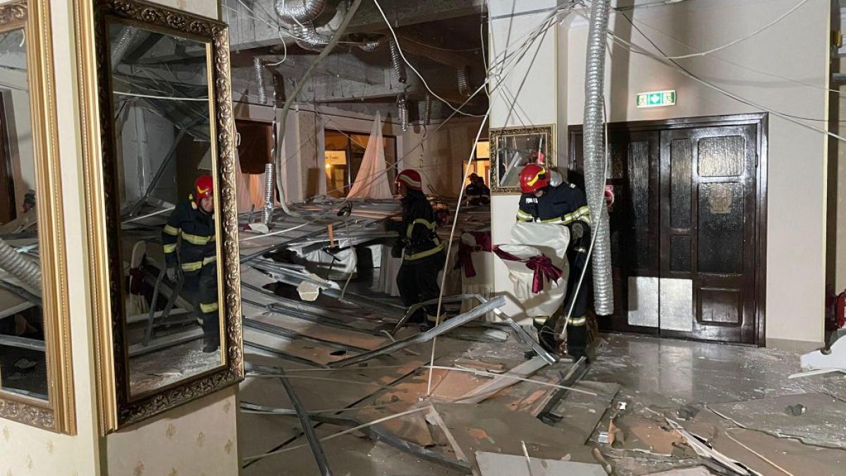 Plan ROȘU de intervenție la Brăila. Tavanul unui restaurant s-a prăbușit în timpul unei nunți. Aproximativ 60 de persoane se aflau în local