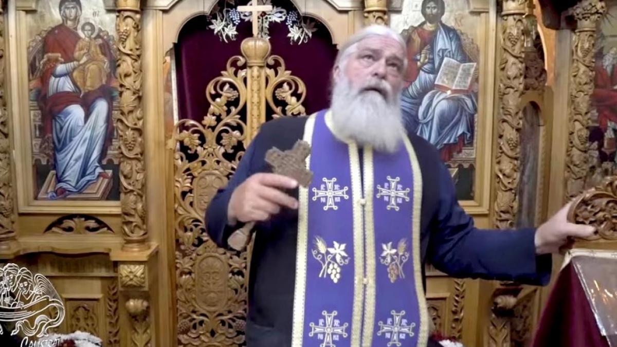 cum se apara preotul calistrat dupa ce a fost filmat lovind o femeie fetele acestea sunt doua copile nemaritate care au deviatie de comportament sau putina isterie