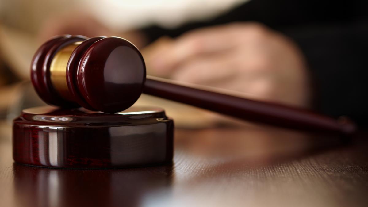 Un inginer al marinei americane și soția sa, condamnați într-un caz de spionaj