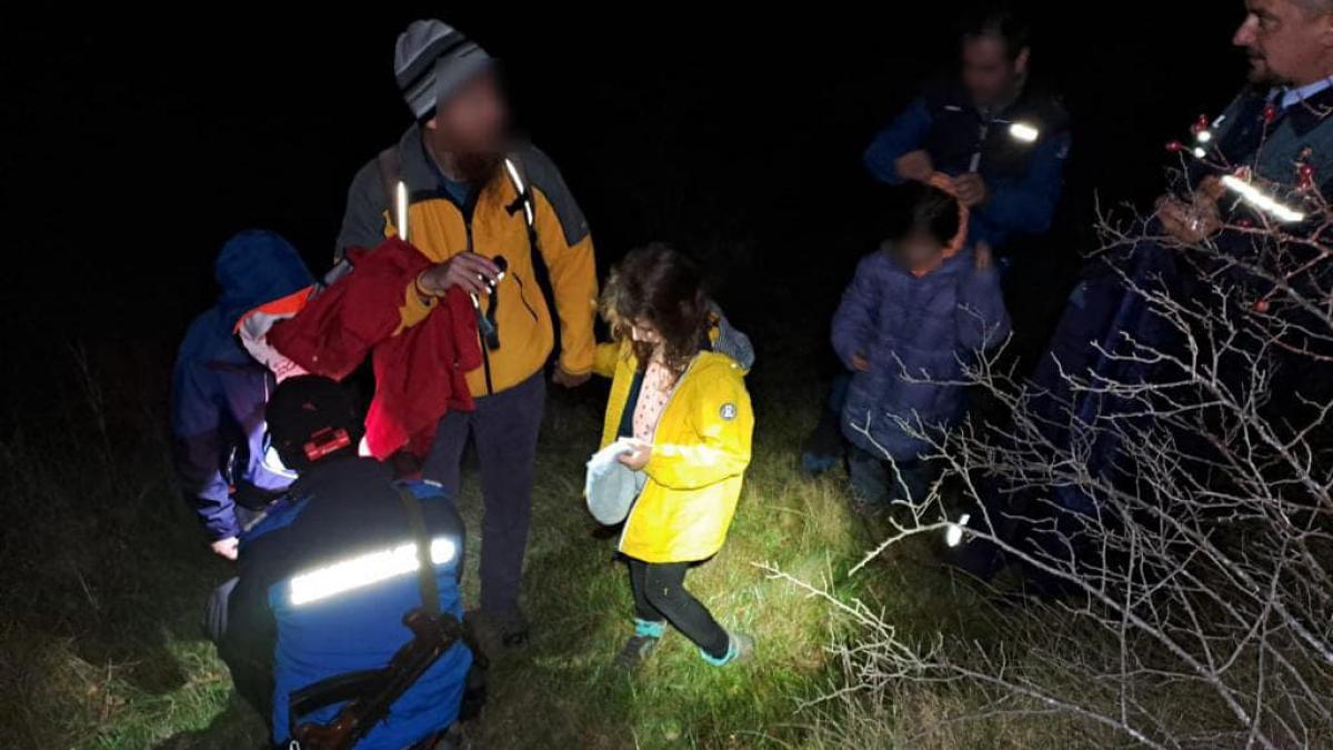 O familie cu trei copii s-a rătăcit pe munte în Alba într-o zonă cunoscută ca fiind frecventată de urși