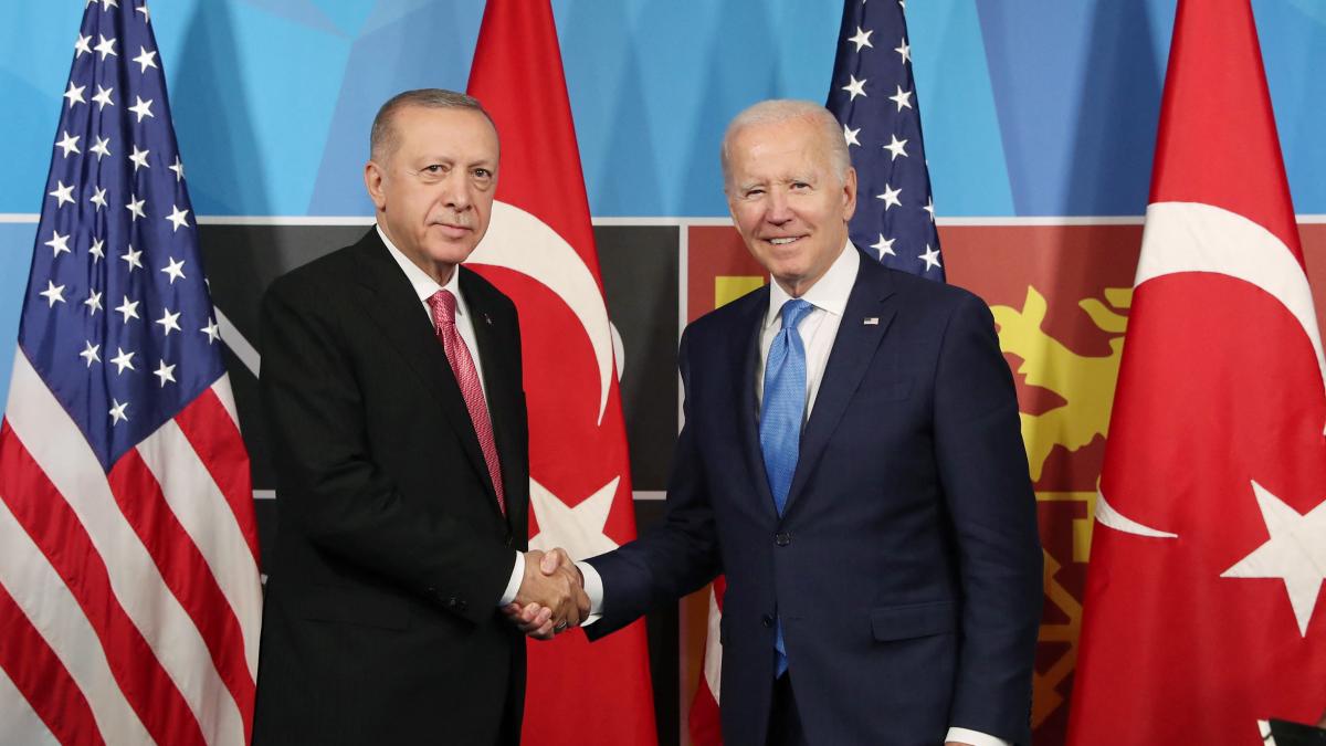 Gest șocant al Turciei: respinge condoleanțele SUA după atacul terorist de la Istanbul și acuză americanii că sprijină teroriștii kurzi. „Ucigașii ajung întotdeauna primii la fața locului”