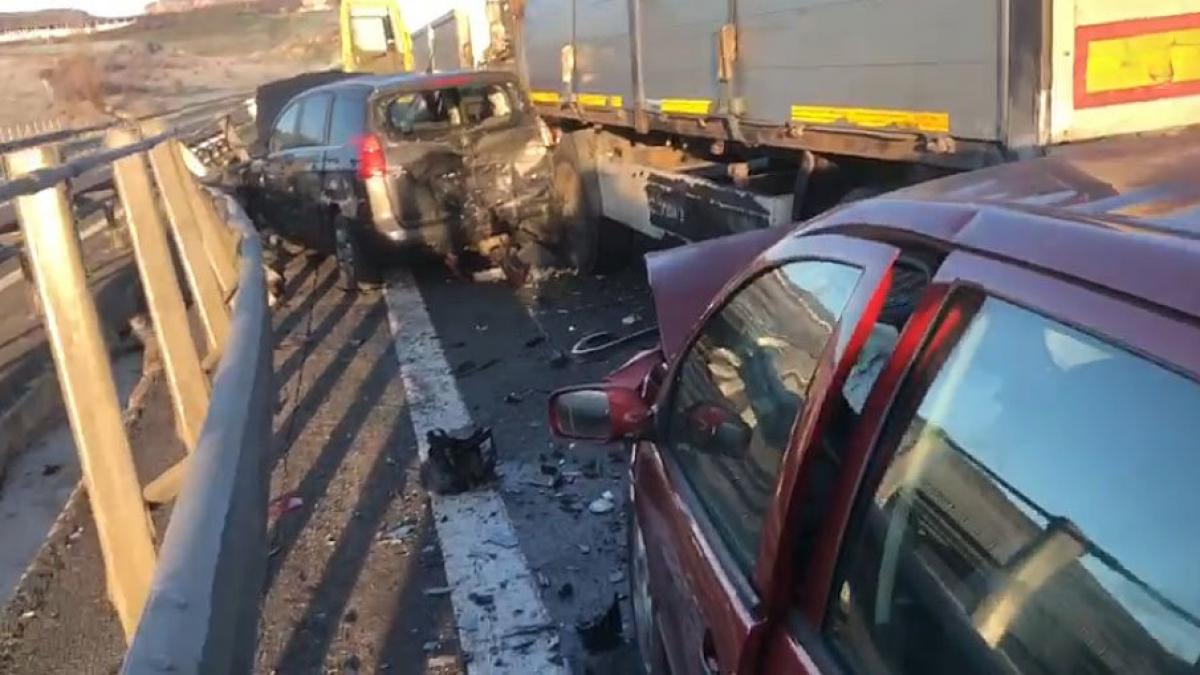 Accident în lanț pe Autostrada Transilvania: 11 mașini implicate și șase persoane rănite