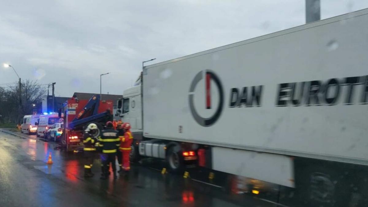 Tragedie în Hunedoara: O femeie a fost lovită mortal de un TIR care a dat cu spatele