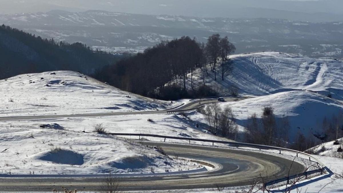Vremea se schimbă radical în următoarele zile. Frig, lapoviță și ninsori la munte
