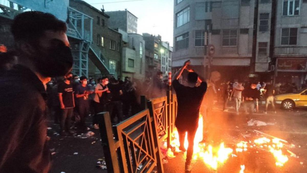 politia iraniana deschis focul manifestanti violenta extrema
