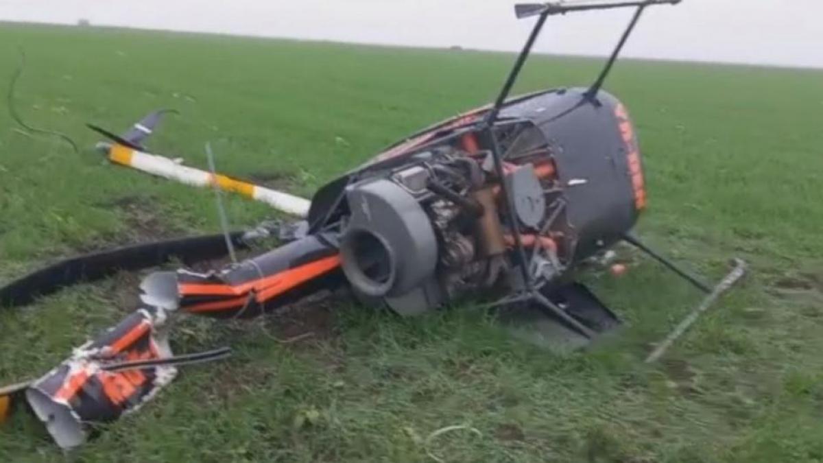 Accident aviatic în Timiș. Un elicopter a aterizat forțat și s-a răsturnat. Pilotul și elevul său au scăpat ca prin minune