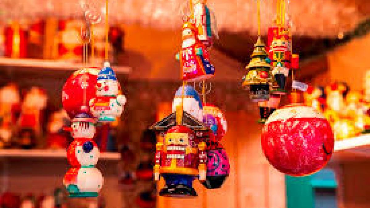 Piaţa Constituţiei, tărâm magic la deschiderea Târgului de Crăciun