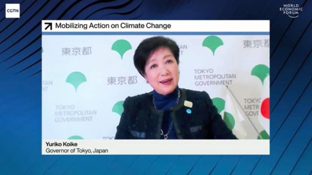 Nu e glumă: Autoritățile din Tokyo le cer locuitorilor să poarte pulovere cu guler pentru facturi mai mici la energie