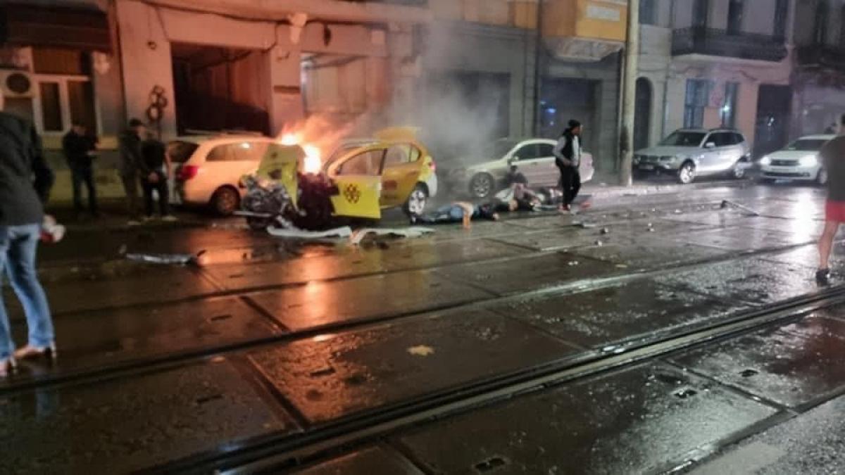 accident mortal in capitala un taxi a intrat intr un autobuz stb masina a luat foc