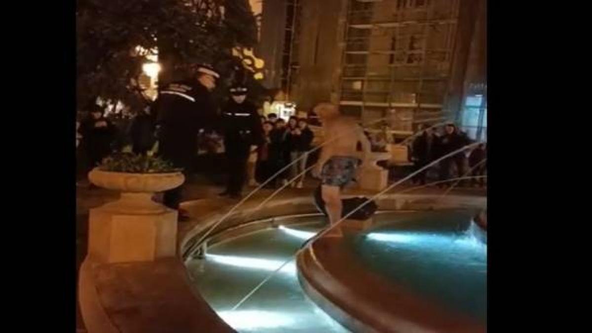 Bălăceala în Fântâna cu Pești l-a costat un drum la Spitalul de Psihiatrie. Se întâmplă în Timișoara