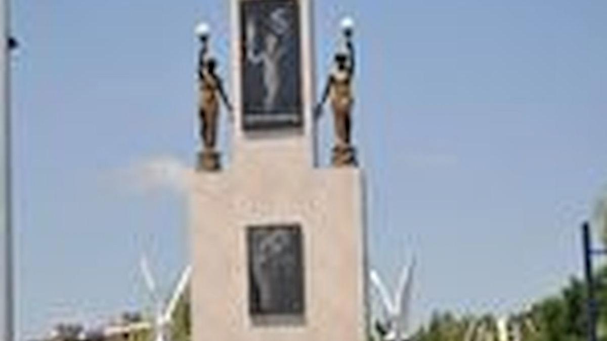 Clotilde Armand se apucă de demolat. Edilul sectorului 1 anunță dărâmarea „statuii kitsch” din fața Universității Bioterra