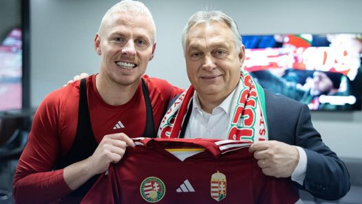 Viktor Orban, din nou provocator la adresa României. A purtat un fular cu harta Ungariei Mari