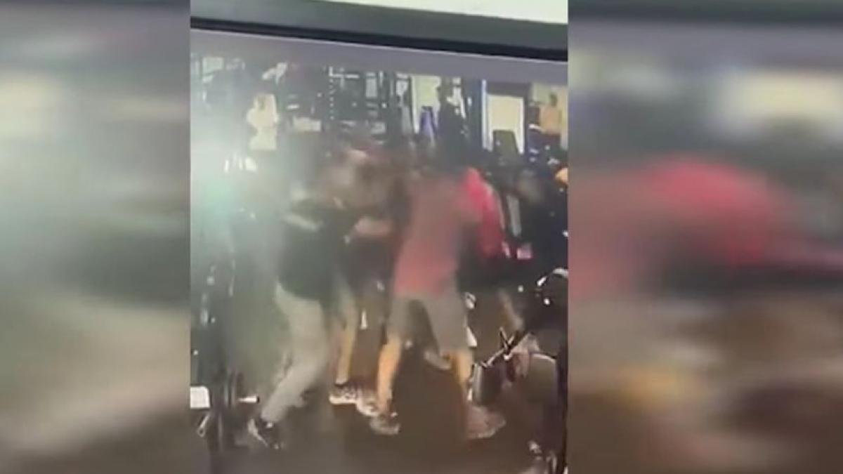 Bătaie ca-n filme într-o sală de forță din Iași. Doi bărbați s-au lovit din cauza unei femei