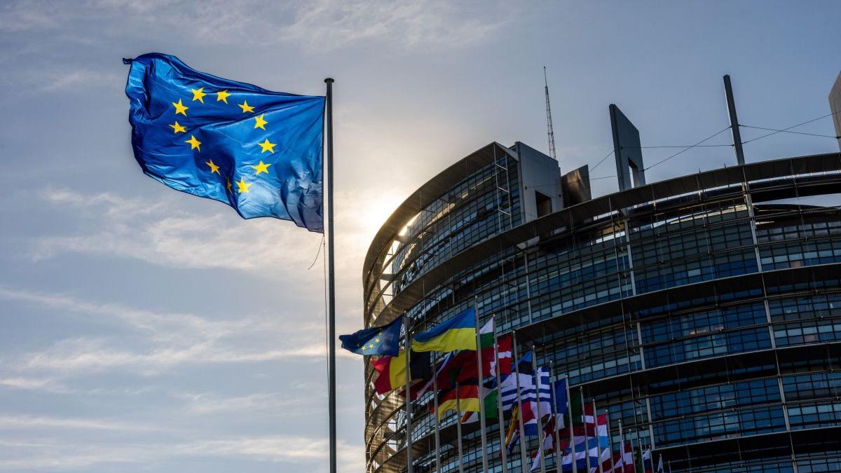 Semestrul european: România are trei indicatori de risc săriți de pe șină