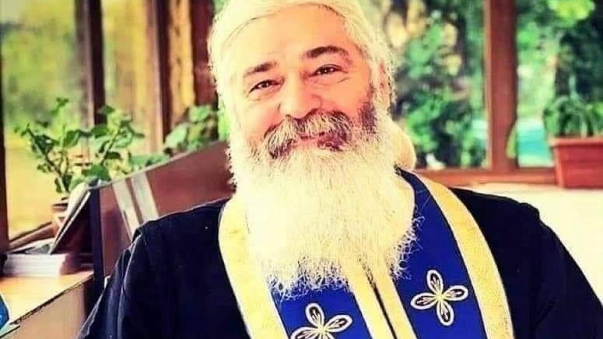 UPDATE Preotul Calistrat, acuzat de călugărul Gherasim:  &quot;Mi-a rupt sprânceana de la ochi. A fost o lovitură zdrobitoare, am venit jos de nu am ştiut ce este cu mine!&quot;