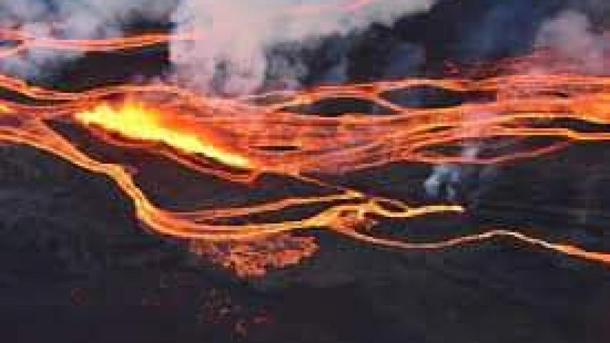 Mauna Loa, cel mai mare vulcan activ din lume a erupt după patru decenii