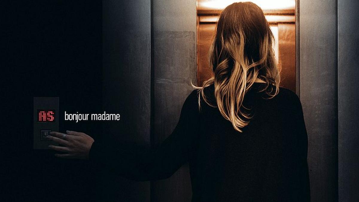 RALUCA APRODU în BONJOUR MADAME,  cel mai recent single al trupei ALTERNOSFERA