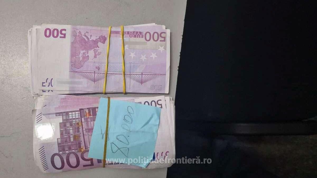 Un bărbat a ascuns 80.000 de euro în șosete