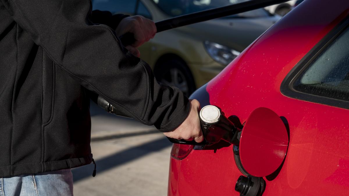 Preţul benzinei a scăzut cu 10%, iar motorina s-a ieftinit cu 6% în ultimele trei luni