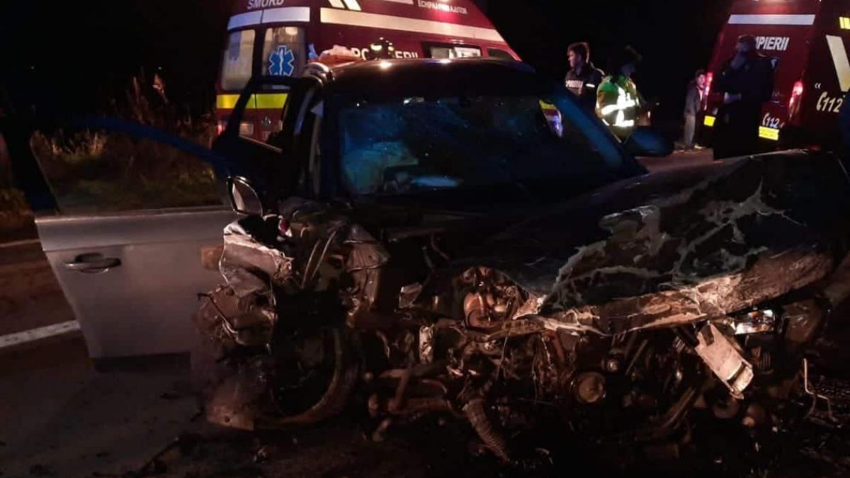 Accident grav în Timiș. Trei autoturisme s-au ciocnit. Șase victime, dintre care patru copii