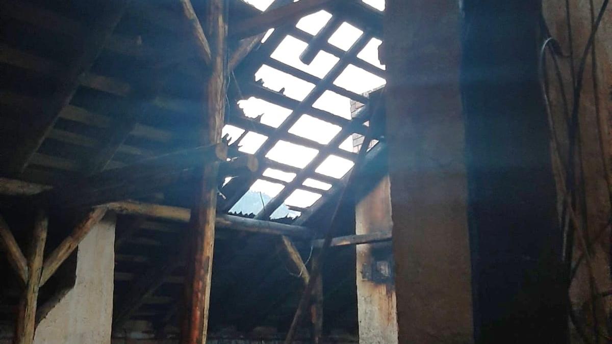 Incendiu într-un bloc din orașul Broșteni, județul Suceava. Mai mulți locatari s-au autoevacuat